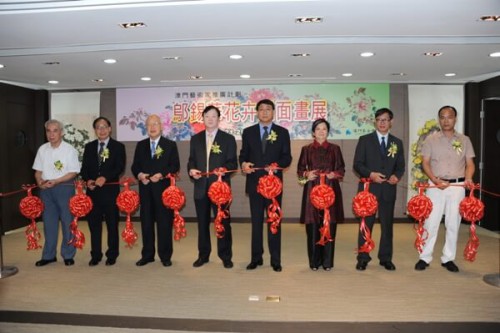 “澳門藝術家推廣計劃──鄔錫華花卉扇面畫展”已揭幕