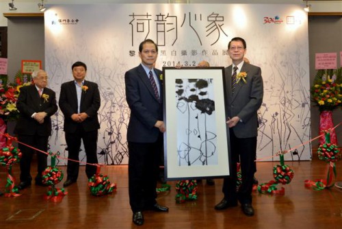 黎榮照向本會致送作品
