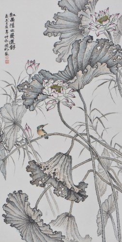 紅荷浮水展還舒