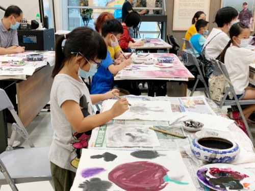 “寫意花鳥國畫親子工作坊”圓滿舉行