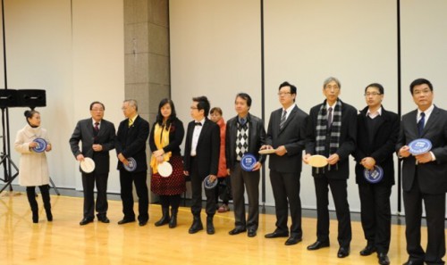各社團代表準備上台主持啟動儀式