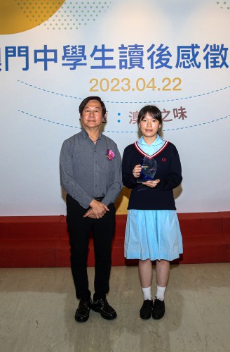 評判李宇樑頒發初中組亞軍