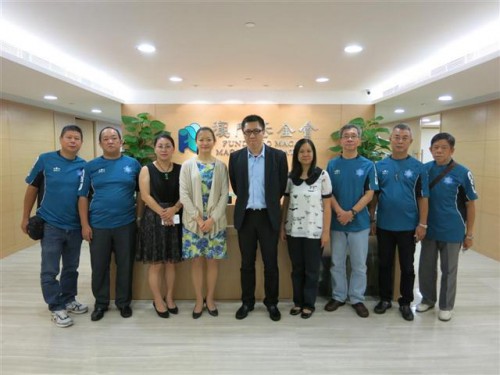 https://www.fmac.org.mo/sponsorship/Fotografia da delegação da Associação Alfândega (Polícia Marítima e Fiscal) Aposentados de Macau, Zhong Yi Seabra de Mascarenhas e Rebeca Leong