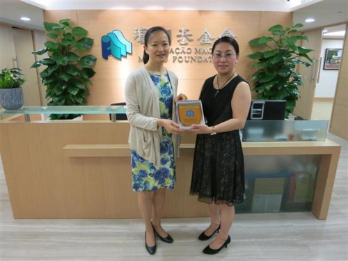 https://www.fmac.org.mo/sponsorship/Hon Ka Hin ofereceu uma lembrança à Fundação Macau