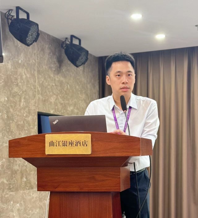 學員林富堃先生代表本期研修學員進行總結分享 (Custom).jpg