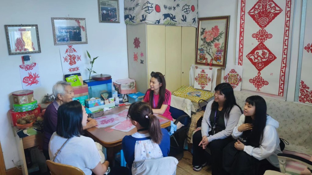 學員們入戶調研 (Custom).jpg