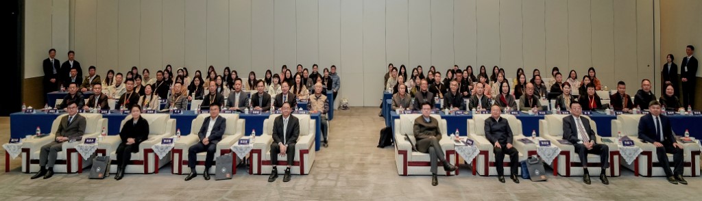 合照 (Custom).jpg
