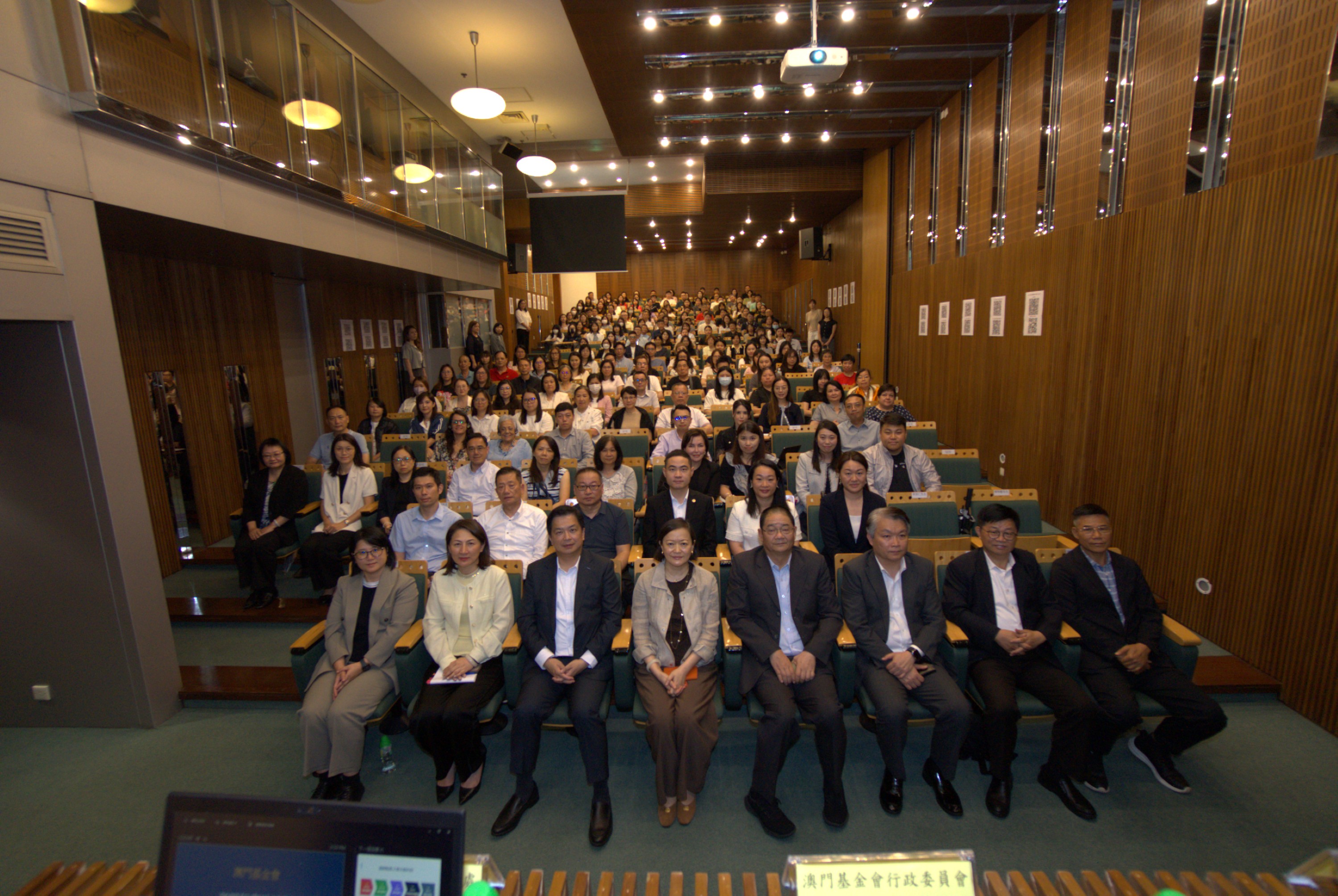 1781513625846233.jpg 圖2 :澳門基金會“2027年資助計劃講解交流會”大合照 (Custom) (1).jpg