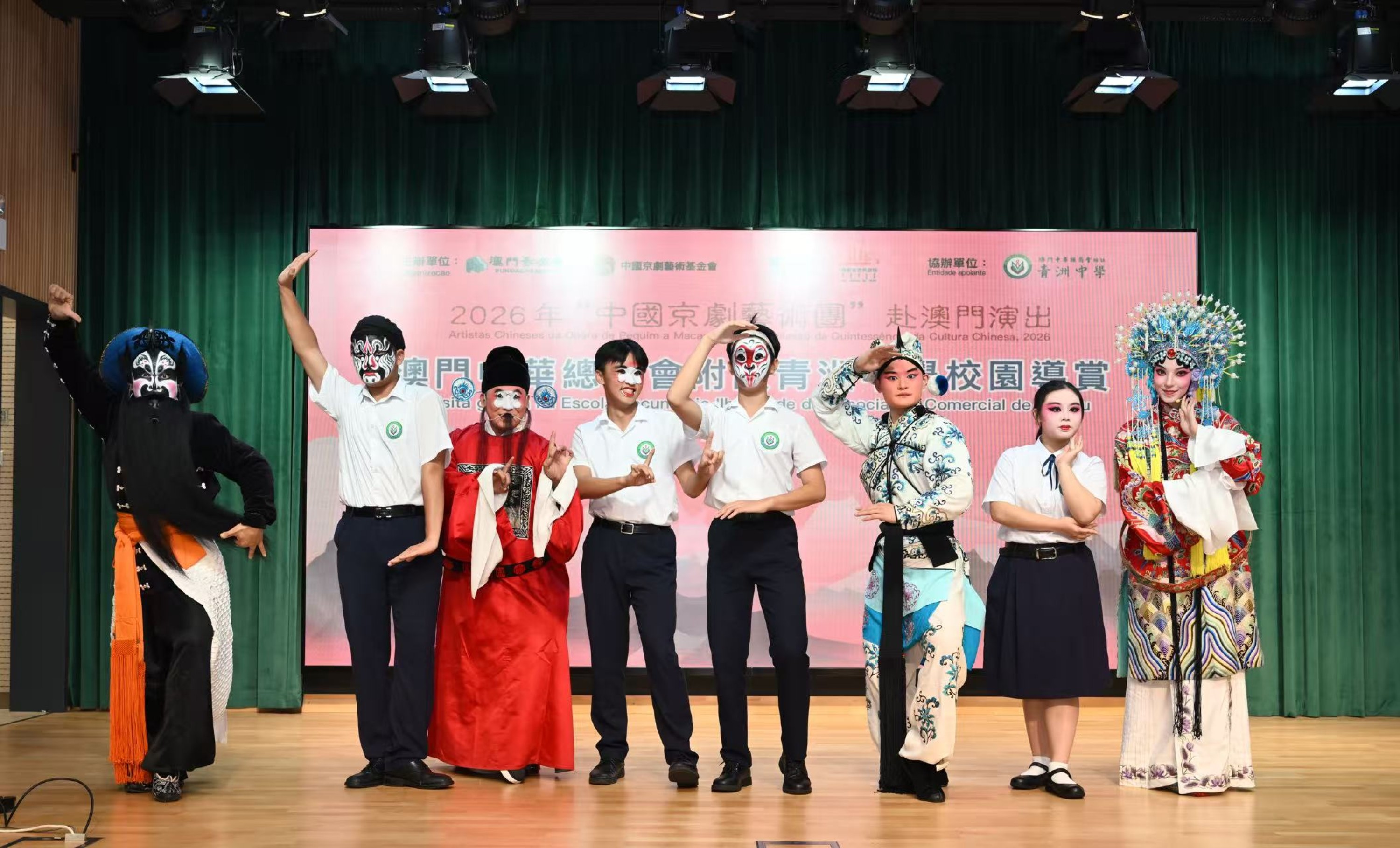 1788773481802050.jpg 主讲人亲授学生造手 (Custom).jpg
