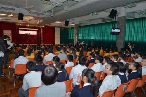 福建學校師生欣賞表演...