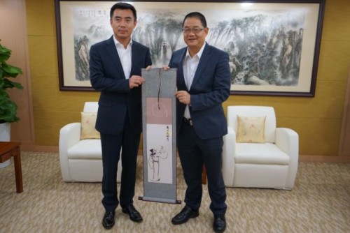 Dr. Wu Zhiliang, Presidente do Conselho de Administração, e o Dr. Liu Chao, Secretário do Comité da Cidade de Mianyang, Província de Sichuan