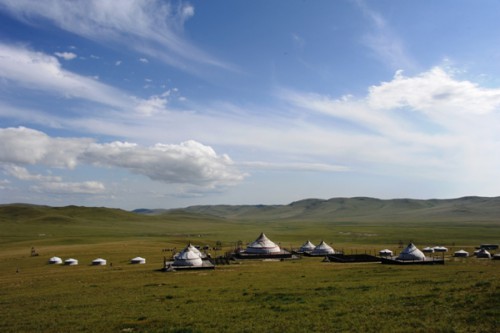 草原上的蒙古包