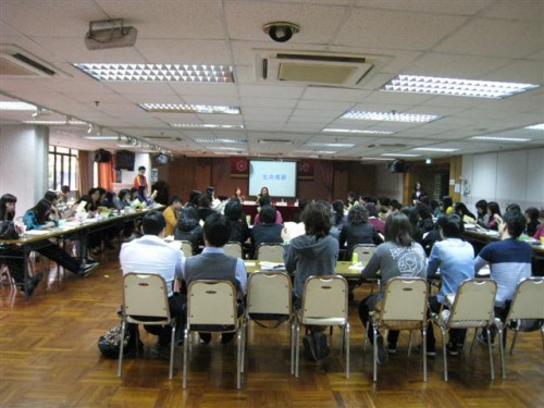 與會代表細心聆聽，踴躍交流