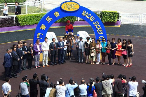 澳門藝術家推廣計劃 “澳門生活2012陳顯耀攝影展”將揭幕