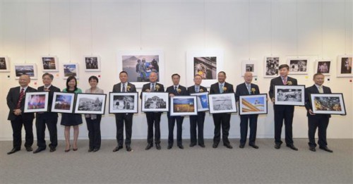 澳門藝術家推廣計劃“偷閒．郭敬文攝影展”揭幕