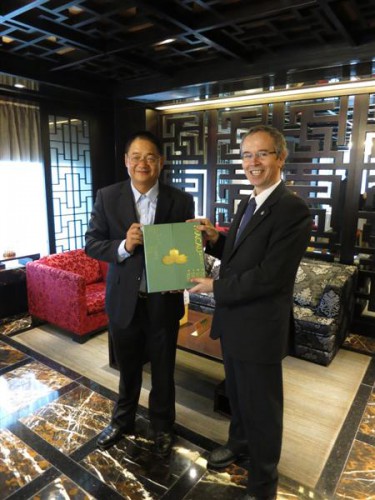 澳門基金會接待科英布拉大學校長  簽訂設立“澳門研究”研究生獎學金合作協議