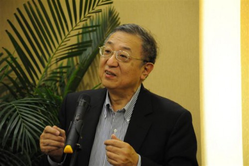O Dr. Cheang Pui Loi, Chefe do Centro Cultural da China da Universidade de Cidade de Hong Kong, fez uso de palavras