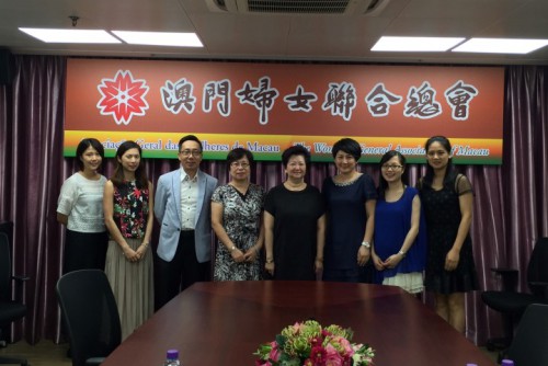 A Fundação Macau visitou a Associação Geral das Mulheres para tomar conhecimento das suas necessidades e desenvolver mais serviços em prol da melhoria do bem-estar da população