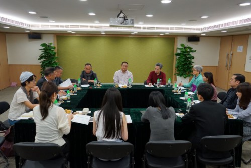 出版專家小組召開工作會議