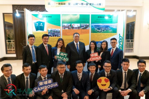 千人匯匯員隨同政府代表團一同觀看「澳門：一國兩制及參與一帶一路建設」圖片展