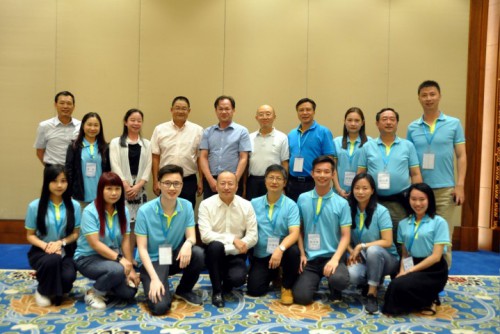 廈門市委、市政府代表與優異生參訪團代表合照