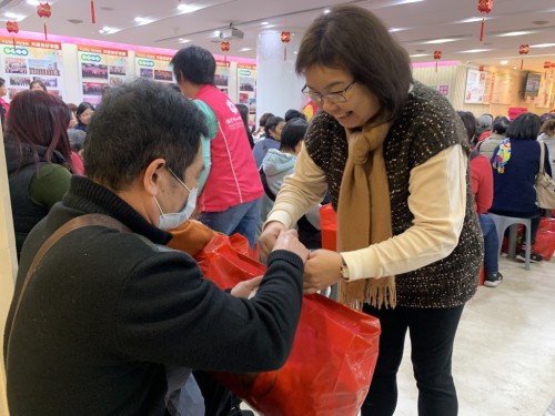 福包用品由社團按受惠者實際需要採購