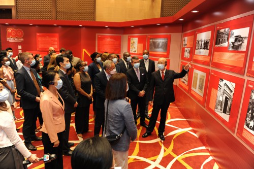 外交部特派員公署邀請外國駐澳門總領事、中葡論壇秘書處各國代表、駐澳門國際組織負責人觀展