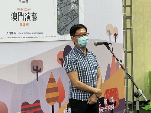 評論選作者代表李宇樑發言