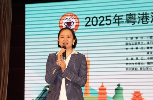 澳門基金會行政委員會副主席鍾怡致辭
