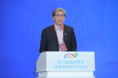 澳門科技大學人文藝術學院教授張志慶在主論壇大會上發言