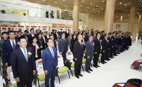 出席嘉賓齊唱國歌