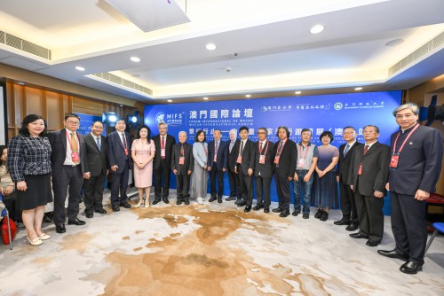 上午場圓桌會議的發言嘉賓合照